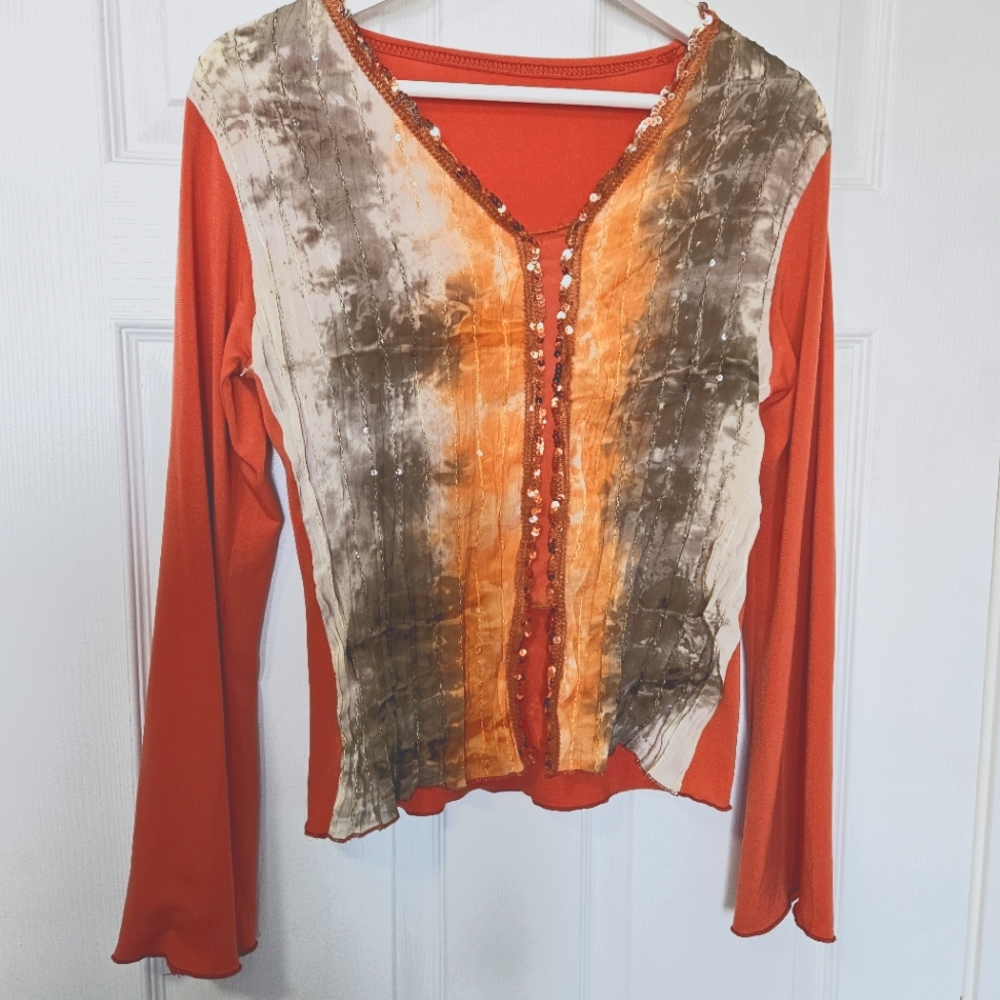 Women’s Long Sleeve V-Neck Tie-Dye Accent Tee in Orange